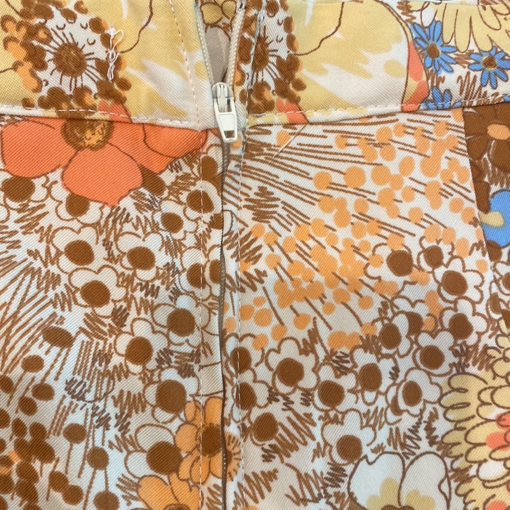 Originality Kids Floral printed back zip Skort with bottom front detail - size M - Picture 7 of 8